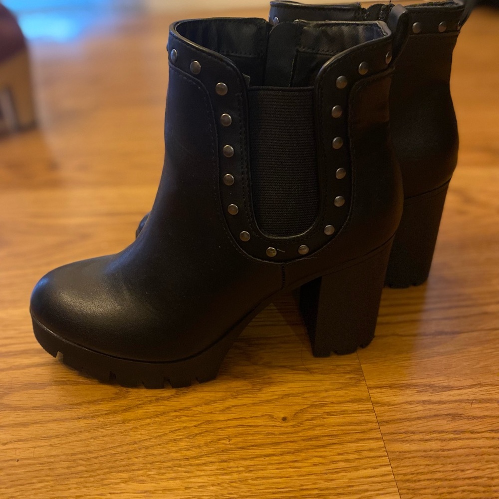 Lug booties